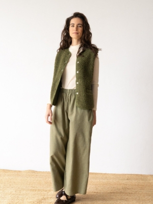 tiralahilacha-wool-and-organic-cotton-vest-in-olive-green-2